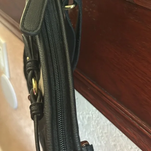 Tommy Hilfiger Womens Mini Black H Logo Purse in Good Condition - Picture 5 of 5